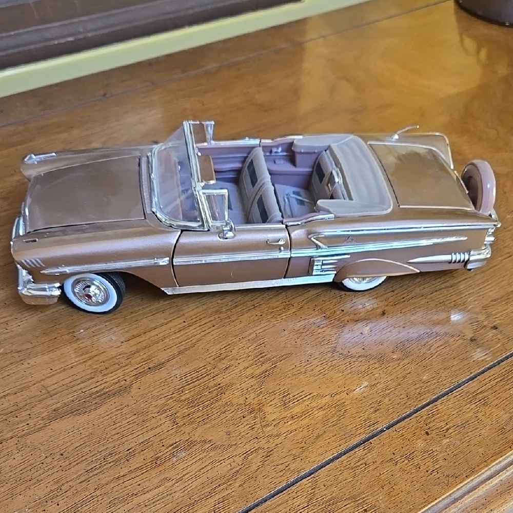 1:18 Scale Diecast Motor Max 1958 Chevy Impala Convertible Tan
